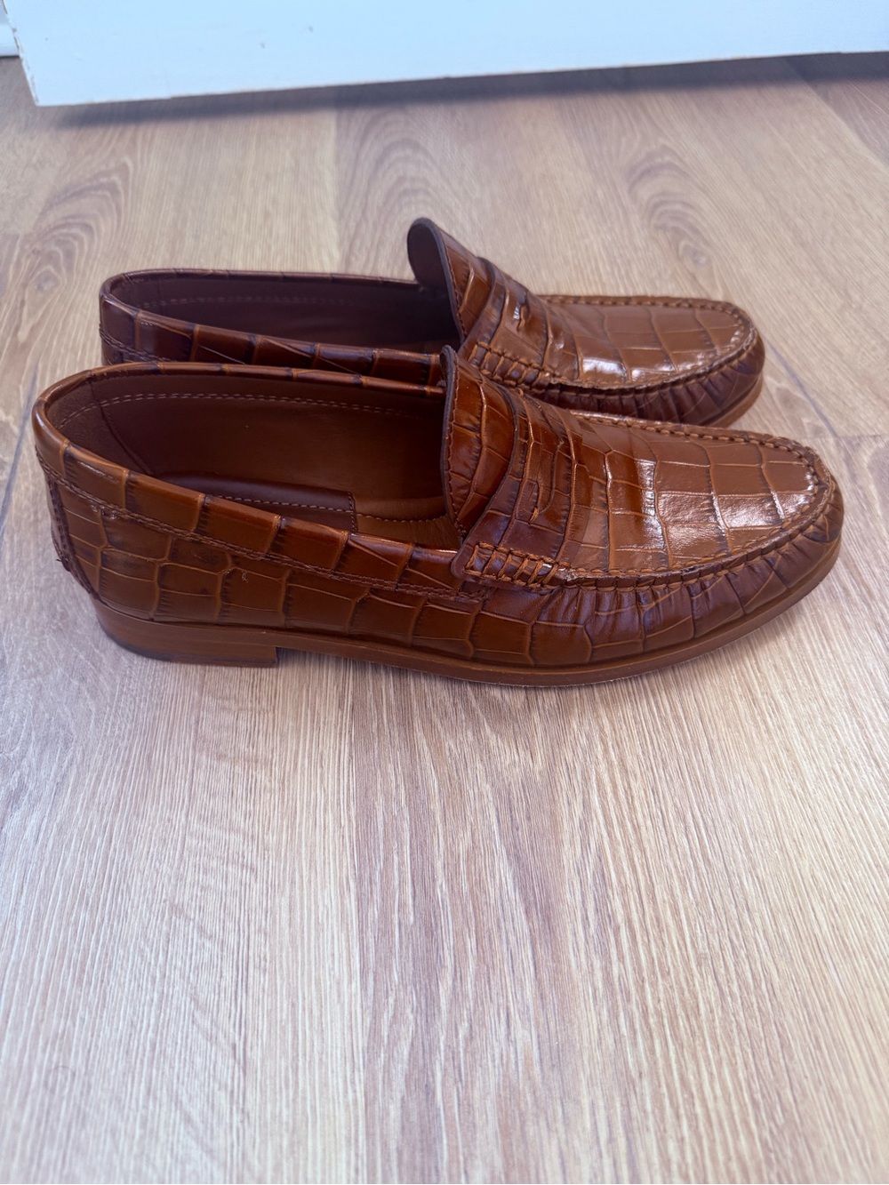 Johnston & Murphy Brown Croc-Embossed Leather Penny Loafers
